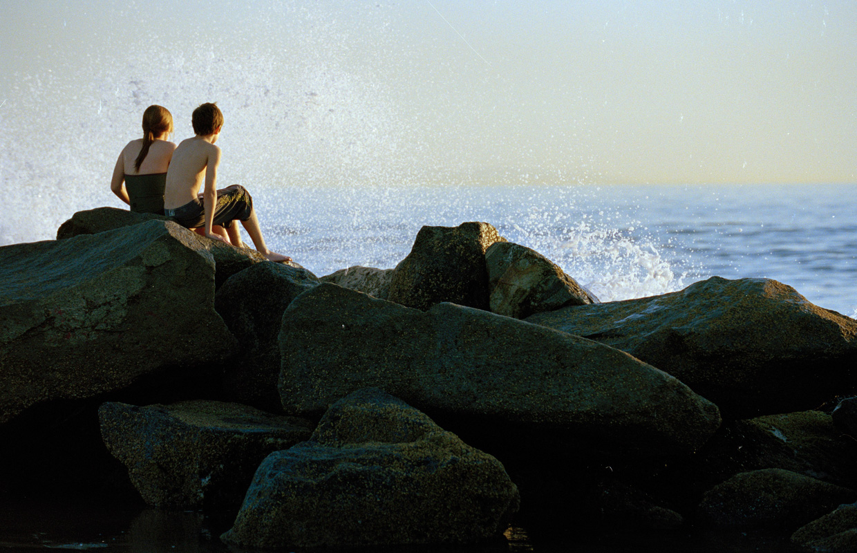 kids-on-the-rocks-by-the-beach-2009